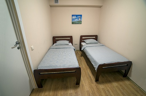 Партнер - Двухместный стандарт с 2 кроватями без окна - В номере