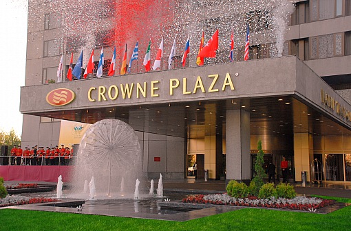 Crowne Plaza - Фасад